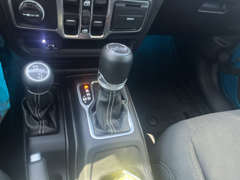 Used 2019 Jeep Wrangler Unlimited Sahara image 13