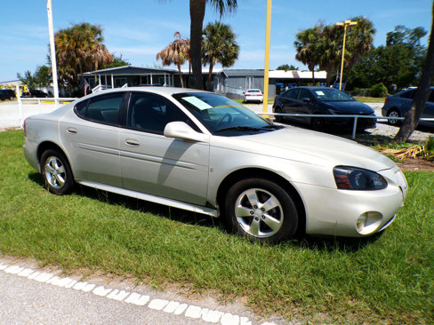 Used 2008 Pontiac Grand Prix w/ Preferred Package image 2