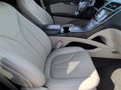 Used 2017 Lincoln MKX Reserve w/ Driver Assistance Package image 34