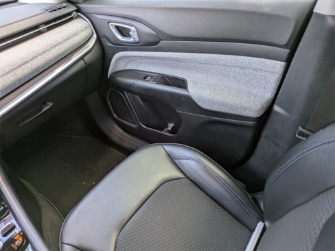 Used 2022 Jeep Compass Latitude image 16