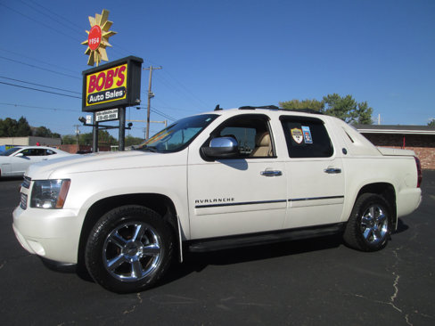 Used 2013 Chevrolet Avalanche LTZ image 2