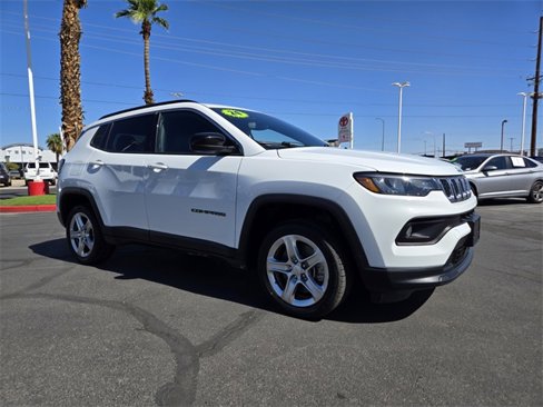 Used 2024 Jeep Compass Latitude image 2
