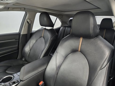 Used 2020 Toyota Camry XLE image 5