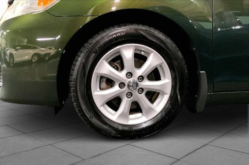 Used 2011 Toyota Camry LE image 10