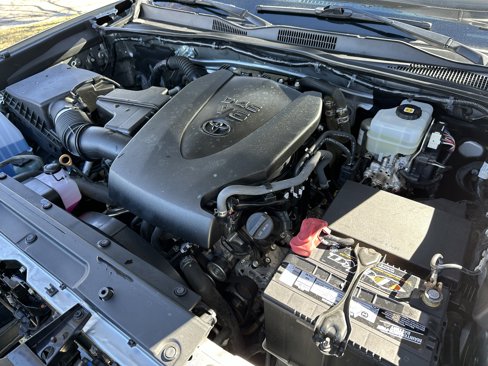 Used 2022 Toyota Tacoma TRD Off-Road image 15