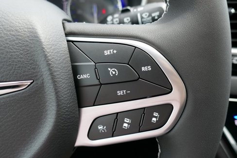 New 2025 Chrysler Voyager LX image 18