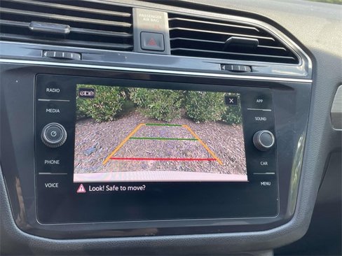 Used 2021 Volkswagen Tiguan SE image 23