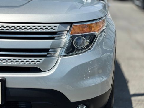 Used 2014 Ford Explorer XLT w/ Equipment Group 201A image 7