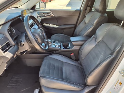 Used 2022 Mitsubishi Outlander SE image 13