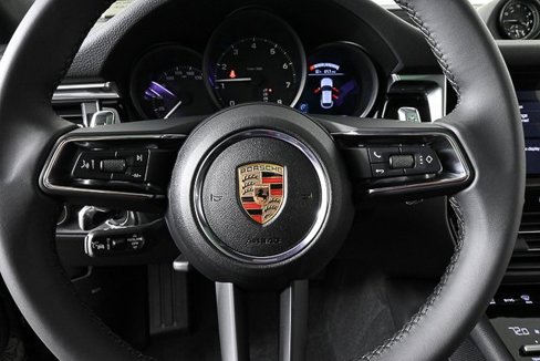 Certified 2025 Porsche Macan image 8
