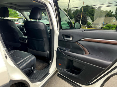 Used 2016 Toyota Highlander Limited image 19