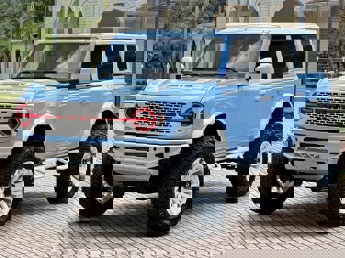 Used 2025 Ford Bronco Outer Banks image 3