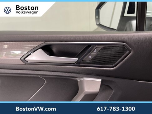 Used 2022 Volkswagen Tiguan SE w/ Panoramic Sunroof Package image 21