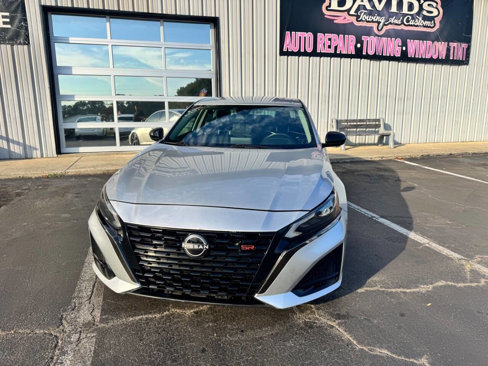 Used 2023 Nissan Altima 2.5 SR image 3