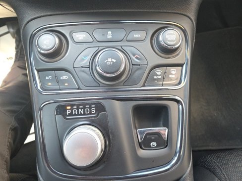 Used 2015 Chrysler 200 S image 23