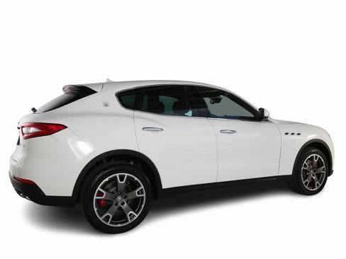 Used 2018 Maserati Levante image 10