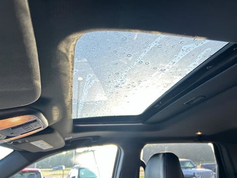 Used 2018 Jeep Grand Cherokee Altitude image 25