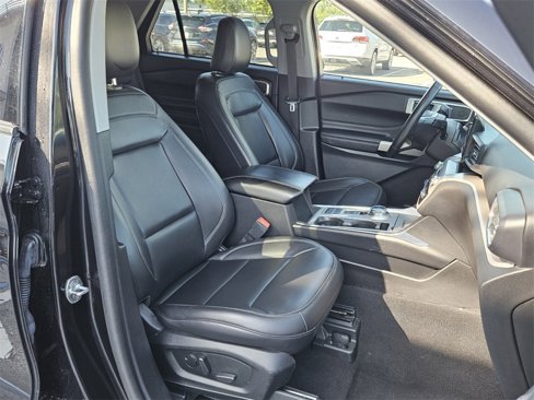 Used 2023 Ford Explorer XLT w/ Equipment Group 202A image 18