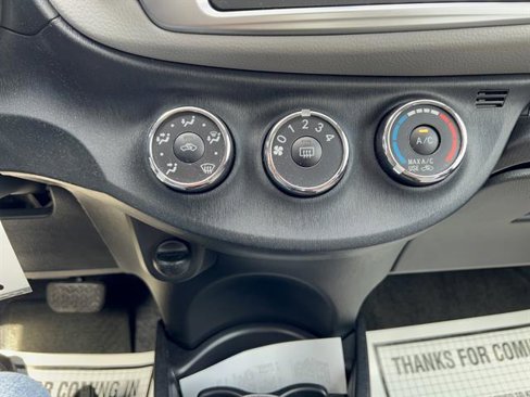 Used 2013 Toyota Yaris L image 17