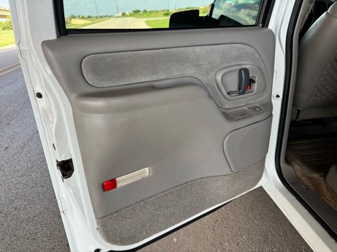 Used 1999 Chevrolet Suburban 2WD w/ Preferred Equipment Group 3 image 18
