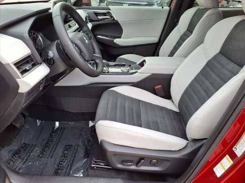 New 2025 Mitsubishi Outlander SE image 13