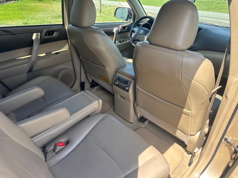 Used 2010 Toyota Highlander SE image 23