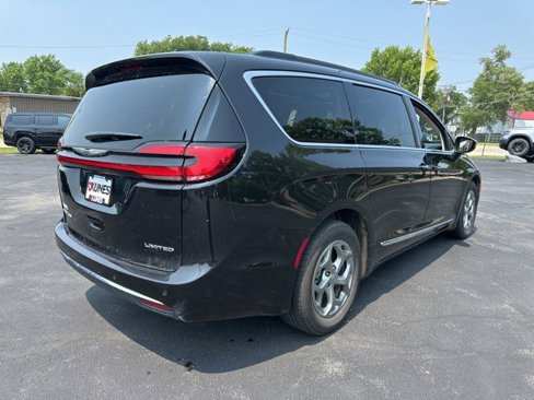 Used 2023 Chrysler Pacifica Limited image 12