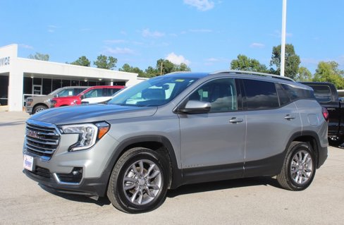 Used 2024 GMC Terrain SLT image 3