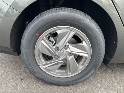 New 2025 Hyundai Elantra SE image 19