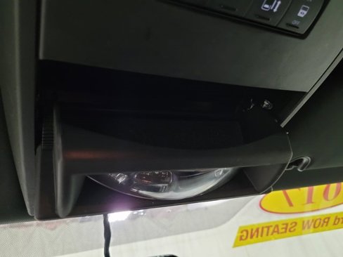 Used 2017 Dodge Grand Caravan SXT image 36