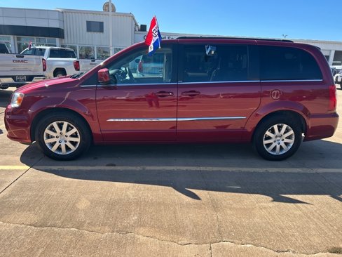 Used 2013 Chrysler Town & Country Touring image 8