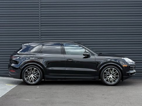 Certified 2025 Porsche Cayenne image 8