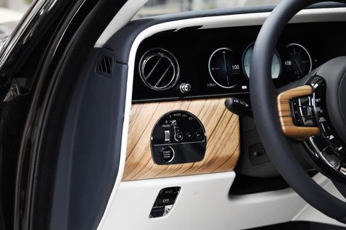 New 2025 Rolls-Royce Cullinan image 17