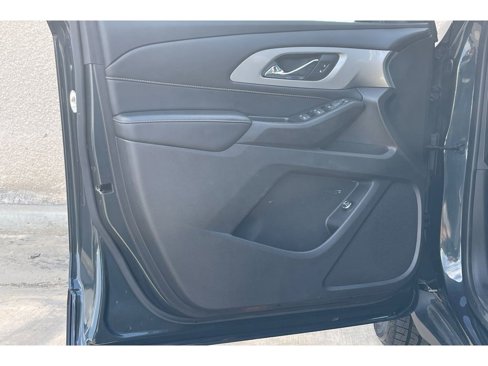 Used 2021 Chevrolet Traverse LT image 11