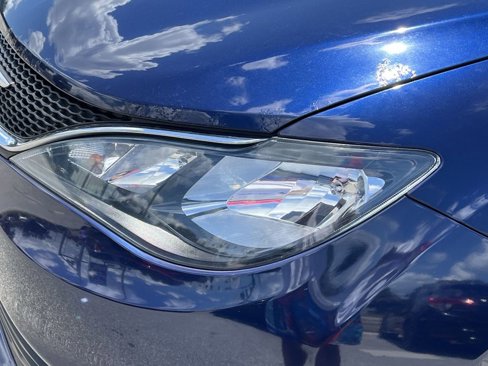 Used 2017 Chrysler Pacifica Touring image 7