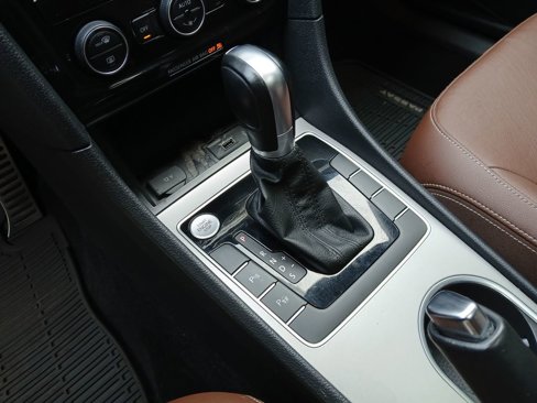 Certified 2020 Volkswagen Passat 2.0T SEL image 25
