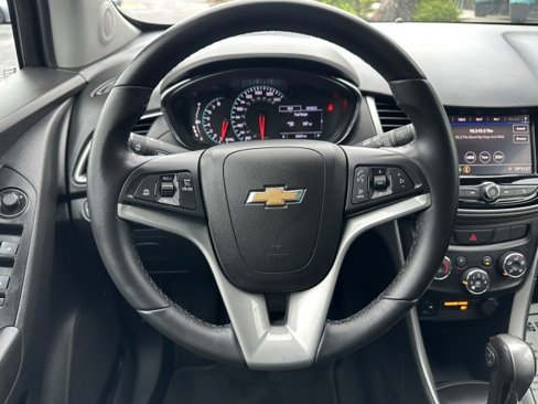 Used 2021 Chevrolet Trax LT w/ LT Convenience Package image 33