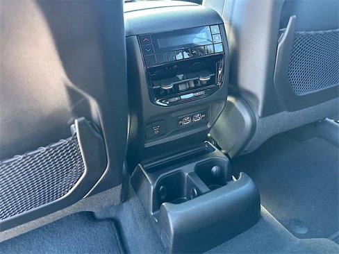 Used 2023 Jeep Grand Cherokee L Laredo image 18