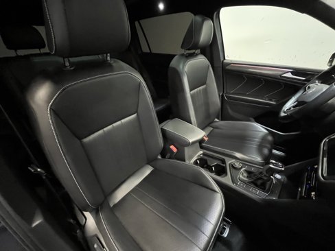 Used 2022 Volkswagen Tiguan SE R-Line image 12