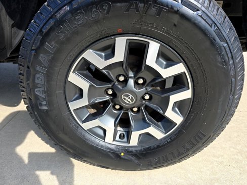Used 2023 Toyota Tacoma TRD Off-Road image 10