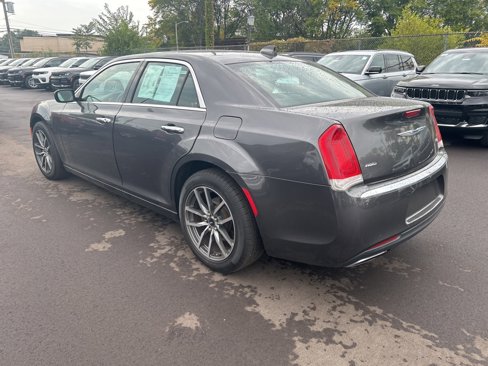Used 2017 Chrysler 300 C image 7