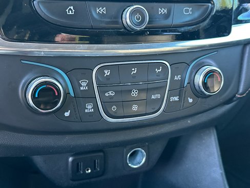 Used 2020 Chevrolet Traverse LT image 33