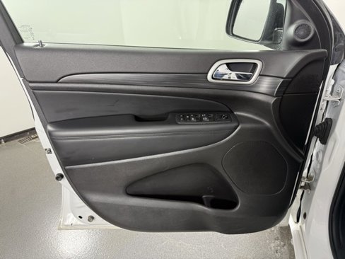 Used 2020 Jeep Grand Cherokee Altitude image 9