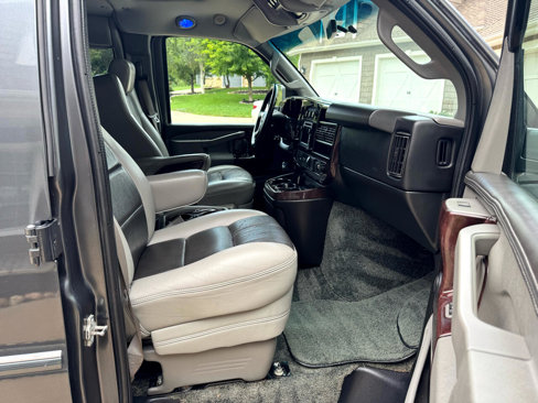 Used 2017 GMC Savana 2500 image 16