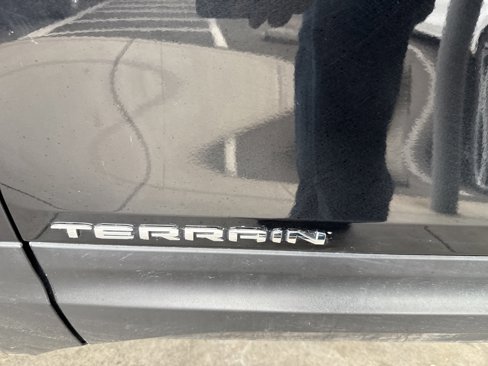 Used 2024 GMC Terrain SLE image 9