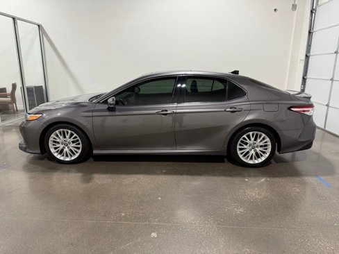 Used 2020 Toyota Camry XLE image 8