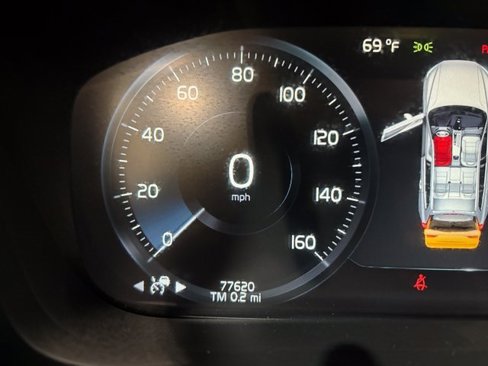 Used 2018 Volvo XC60 T6 R-Design w/ Convenience Package image 23