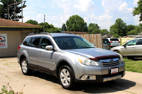 Used 2011 Subaru Outback 2.5i Limited image 2