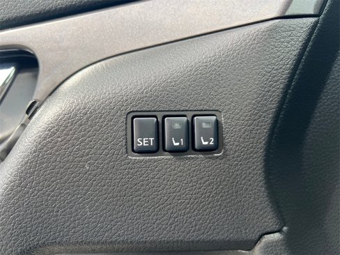 Used 2019 Nissan Rogue SV w/ Premium Package image 19