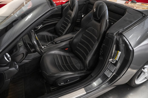 Used 2016 Ferrari California T image 22